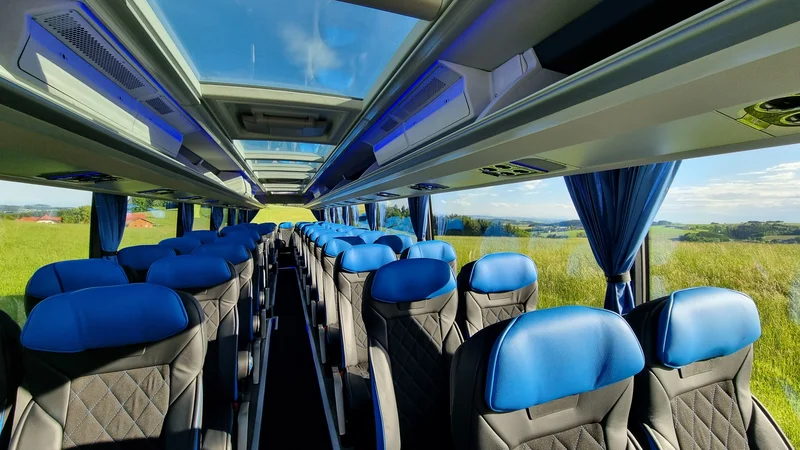 Van Hool T16 Astron – Premium-Reisekomfort auf höchstem Niveau / Bild 2
