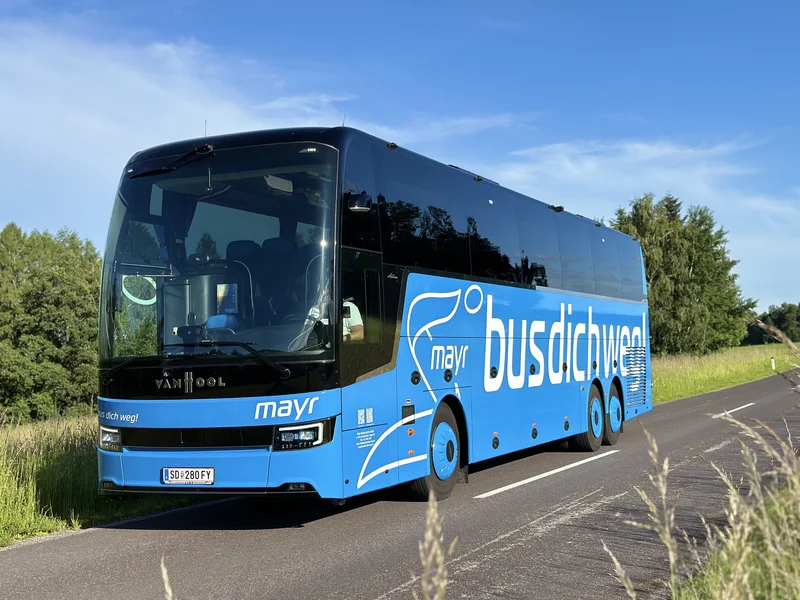 Van Hool T16 Astron – Premium-Reisekomfort auf höchstem Niveau / Bild 1